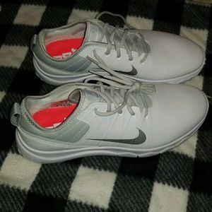 NWOT Nike spikeless golf shoes